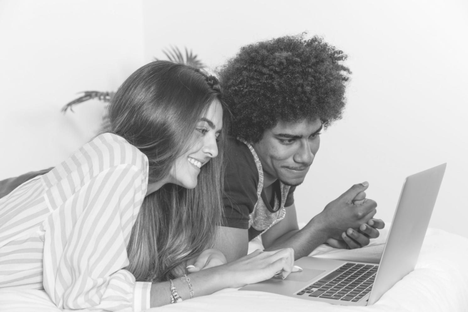 Session de travail en petit groupe autour d'analyses financières